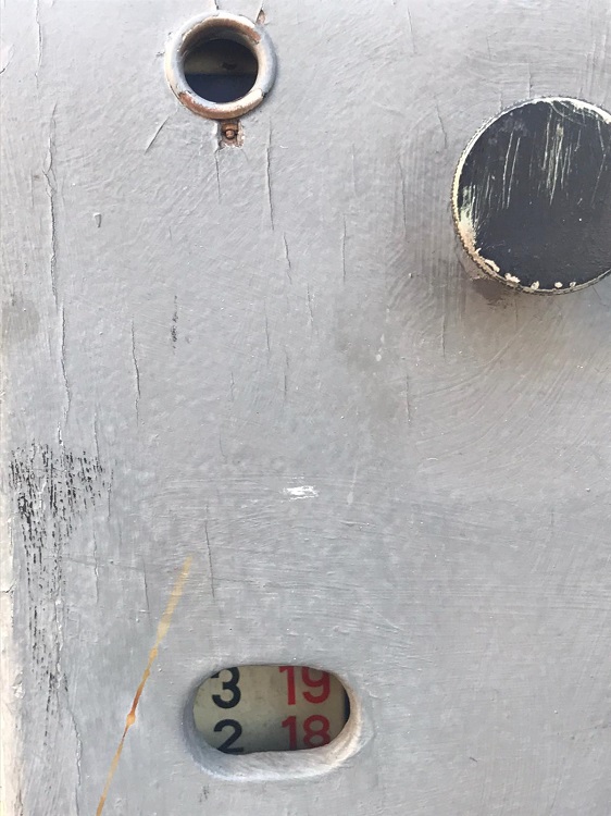 1920 JSGUS FABRİKA İŞCİ GİRİŞ CIKIŞ KART BASMA SAATİ MAYER İSTANBUL GALATA KURMALI MEKANİK AGAC KASA 