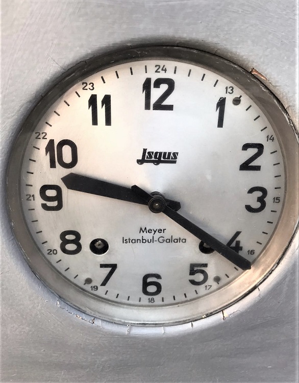1920 JSGUS FABRİKA İŞCİ GİRİŞ CIKIŞ KART BASMA SAATİ MAYER İSTANBUL GALATA KURMALI MEKANİK AGAC KASA 