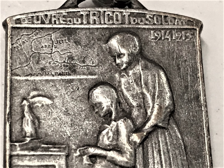 FRANSIZ KOLYE BRONZ ÜZERİ GÜMÜŞ KAPLAMA DEUVRE DO TRICOT DU SOLDAT SOUVENIR DU COMITE DES FETES DE BIENFAISANCE DE DIJON 1914 1915