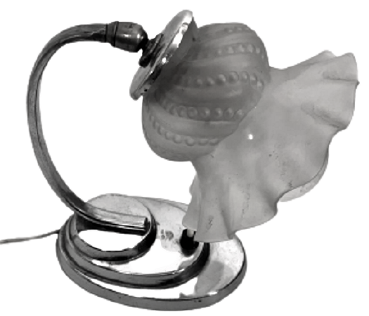 BEYAZ MARUL CAMLI METAL KROM  AYAKLI MASA ÜZERİ  LAMBA AYAK KISMINDA ACMA KAPAMA ANAHTARLI