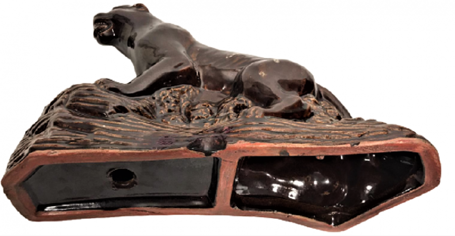 SERAMİK KAHVE TONLARDA KAYA ÜZERİNDE AVINI BEKLEYEN  PARS