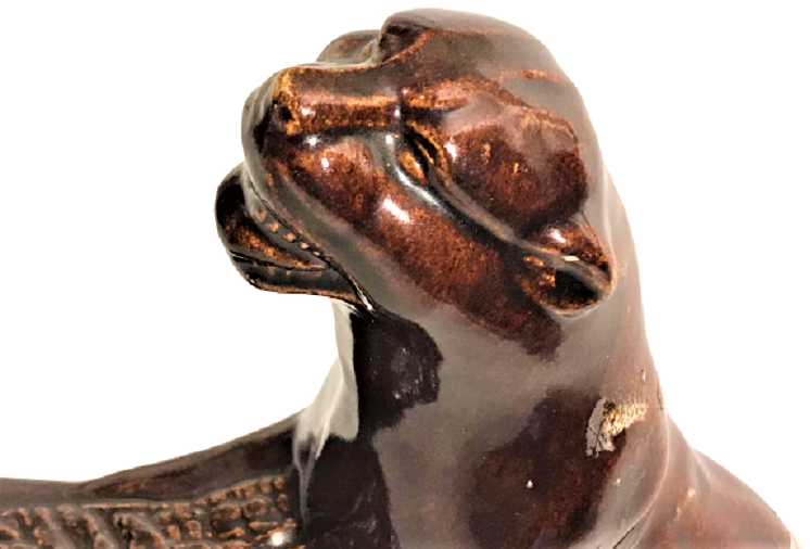 SERAMİK KAHVE TONLARDA KAYA ÜZERİNDE AVINI BEKLEYEN  PARS