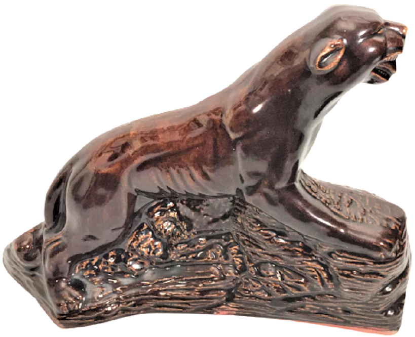 SERAMİK KAHVE TONLARDA KAYA ÜZERİNDE AVINI BEKLEYEN  PARS