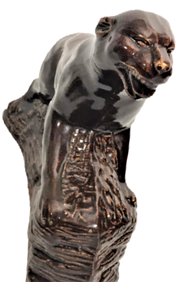 SERAMİK KAHVE TONLARDA KAYA ÜZERİNDE AVINI BEKLEYEN  PARS