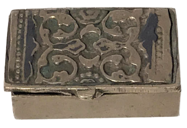 OSMANLI GÜMÜŞ KAPAKLI ÜZERİ İŞLEMELİ ENFİYE KUTUSU 