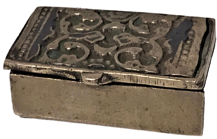 OSMANLI GÜMÜŞ KAPAKLI ÜZERİ İŞLEMELİ ENFİYE KUTUSU 