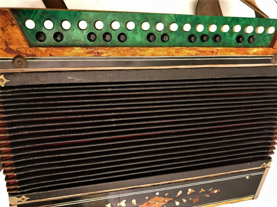 TAMAMEN EL İŞCİLİKLİ SEDEF KARMA MARKUTERİ VE TESTERE SÜSLEMELİ  CERKEZ AKORDİYON KÖRÜKLER DERİ 