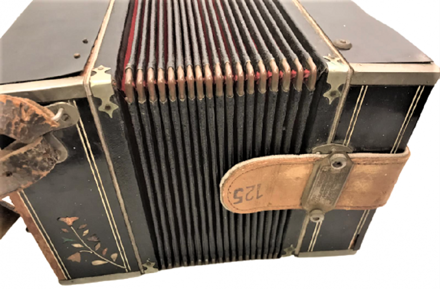 TAMAMEN EL İŞCİLİKLİ SEDEF KARMA MARKUTERİ VE TESTERE SÜSLEMELİ  CERKEZ AKORDİYON KÖRÜKLER DERİ 