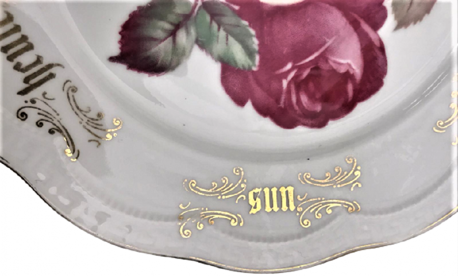 BAVARİA PORSELEN DUVAR TABAGI ÜZERİNDE YARDIMA DAVET EDİN GÜZEL FARKLI SÖZLERİ BULUNMAKTADIR