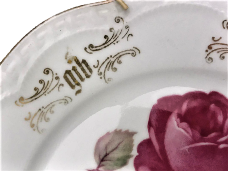 BAVARİA PORSELEN DUVAR TABAGI ÜZERİNDE YARDIMA DAVET EDİN GÜZEL FARKLI SÖZLERİ BULUNMAKTADIR