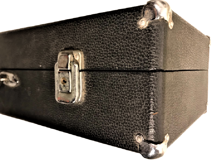 ORJİNAL KUTUSUNDA 1960  3 PİSTONLU 7C AGIZLIK ÜZERİ SERİ NUMARALI PREFESYONEL PİRİNC TROMPET 