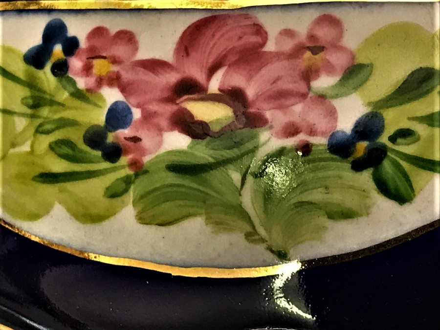 KOYU KOBALT RENK ÜZERİ CİCEKLİ EL YAPIM SÜMERBANK DAMGALI KAPAKLI PORSELEN SAHAN İKRAMLİK LOKUMLUK 