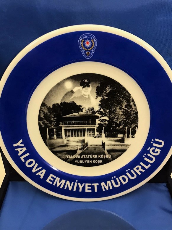 YALOVA EMNİYET MÜDÜRLÜGÜ BAŞARI PLAKETİ OLARAK SUNULMUŞ GÜRAL PORSELEN TABAK