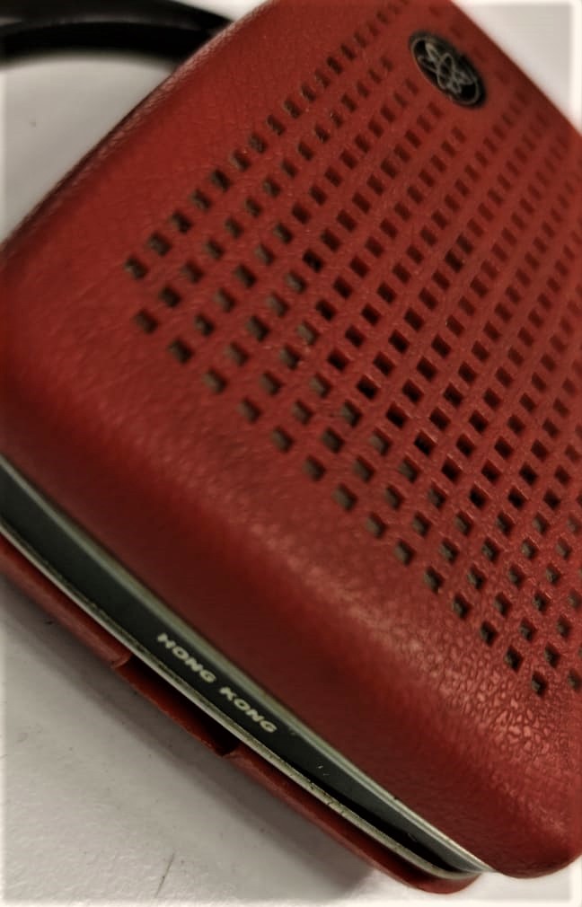 1970 TAŞINABİLİR PİLLİ EMPEROR MİNİ EL RADYO TEK DALGALI KIRMIZI RENK 