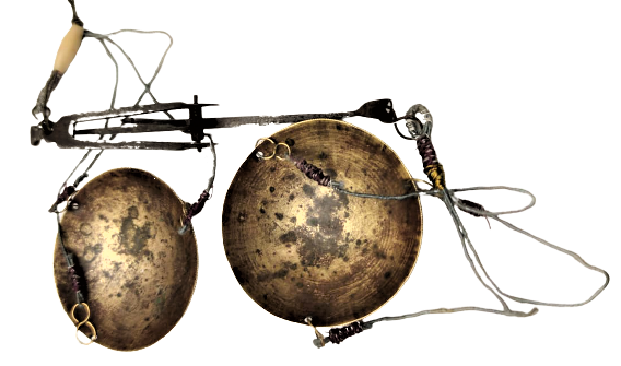 SÜLEYMANİYE YAPIM PİRİNC KEFELİ UFAK BOY EL TERAZİ VE AGIRLIKLARI KUTUSUNDA KEFE CAP 52 MM