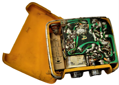 TAŞINABİLİR PİLLİ EMPEROR RADIO  MİNİ EL RADYO TEK DALGALI SARI RENK 1972