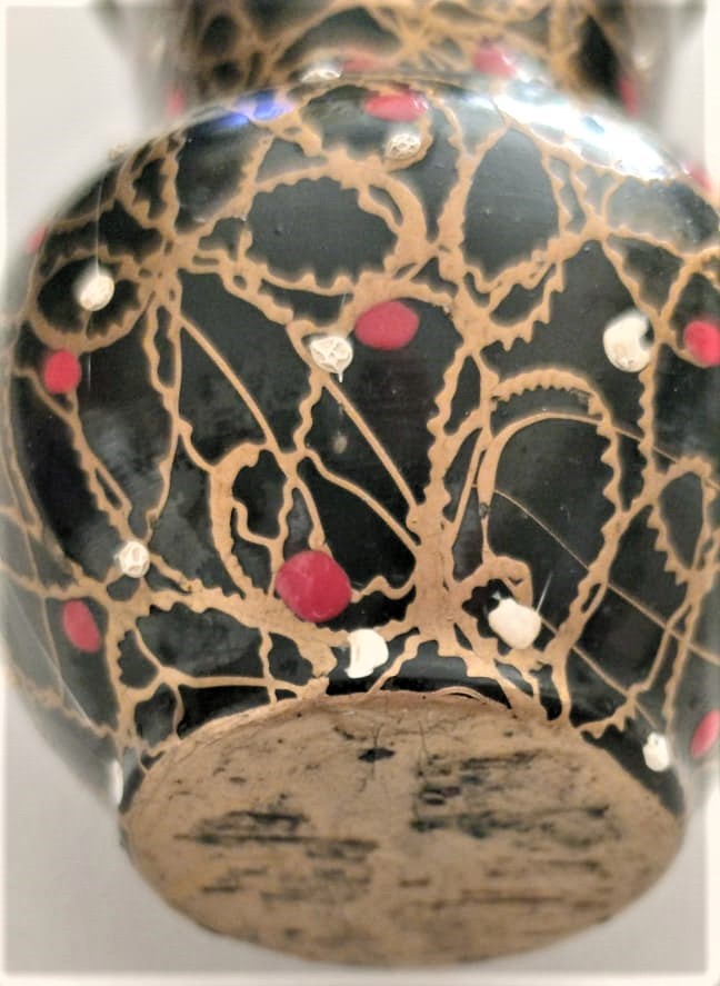 BAKIR ÜZERİ MİNE EL İŞLEME SÜSLEMELİ VAZO 9 CM BOY GÖVDE CAPI  6.5 CM AGIZ CAPI 5 CM 