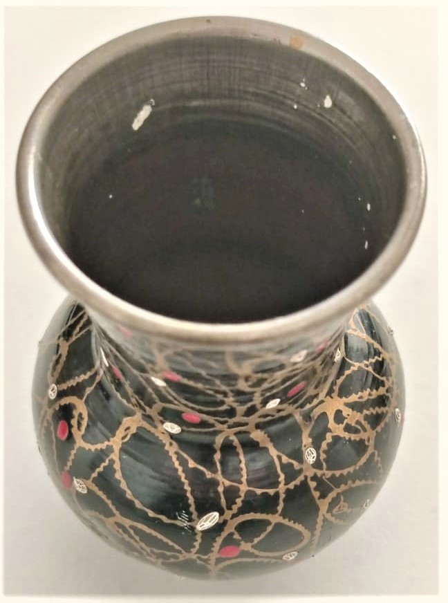 BAKIR ÜZERİ MİNE EL İŞLEME SÜSLEMELİ VAZO 9 CM BOY GÖVDE CAPI  6.5 CM AGIZ CAPI 5 CM 