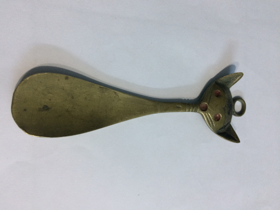 KEDİ FİGÜRLÜ PİRİNÇ AYAKKABI ÇEKECEĞİ KERATA 