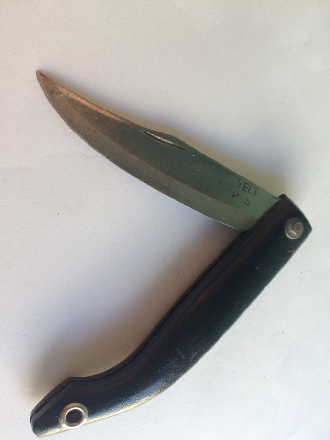 AĞAÇ SAPLI  YAN ŞEKLİNDE TASARLANMIŞ BICAK KISMI VELİ P S DAMGALI ÇAKI