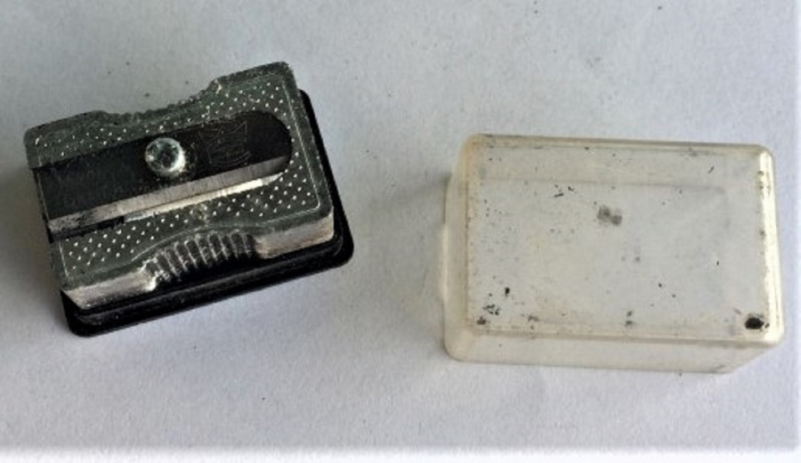 ALİMÜNYÜM CELİK BICAKLI KENDİ KUTUSUNDA  KURŞUN KALEM AÇACAĞI KALEMTIRAŞ