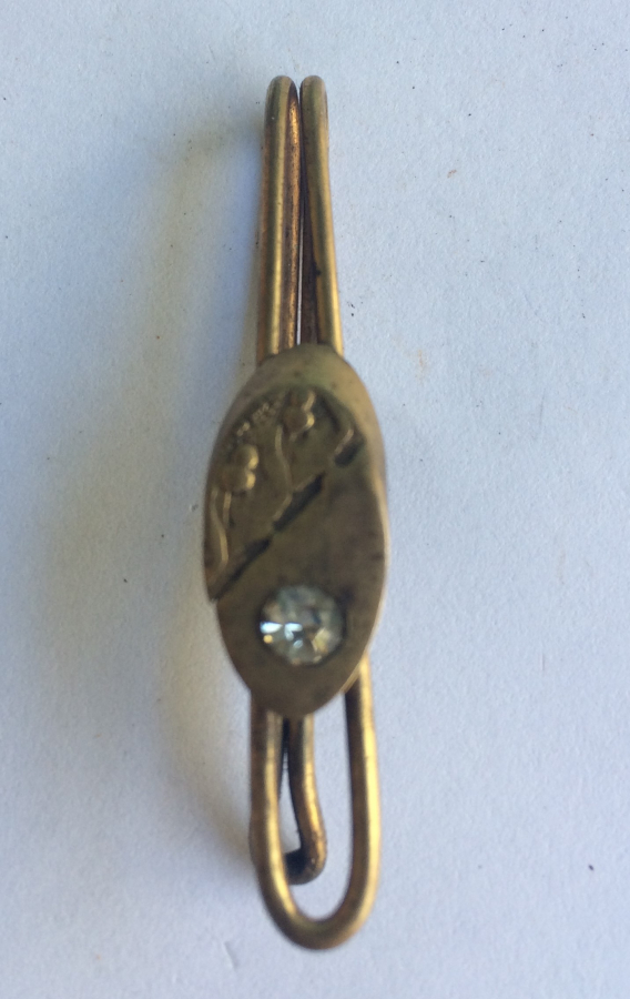 KRAVAT İĞNESİ ÜZERİ TAŞLI PİRİNÇ 