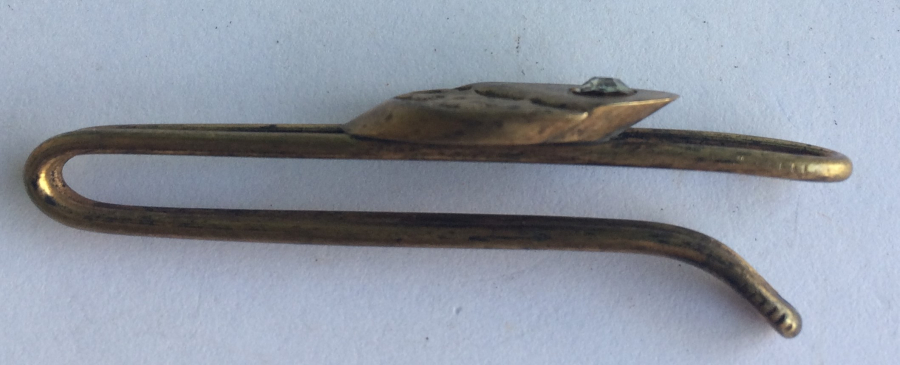 KRAVAT İĞNESİ ÜZERİ TAŞLI PİRİNÇ 