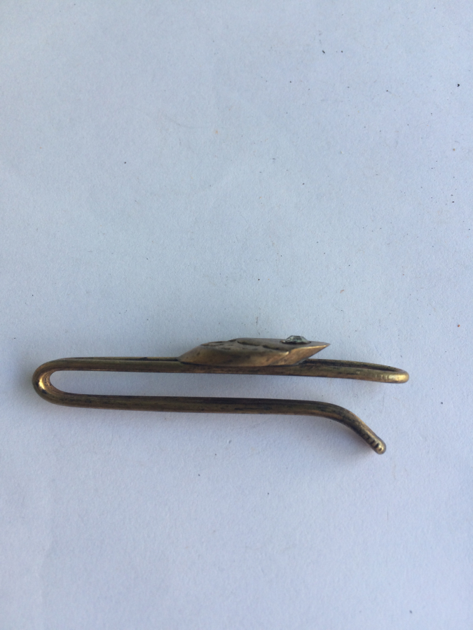 KRAVAT İĞNESİ ÜZERİ TAŞLI PİRİNÇ 