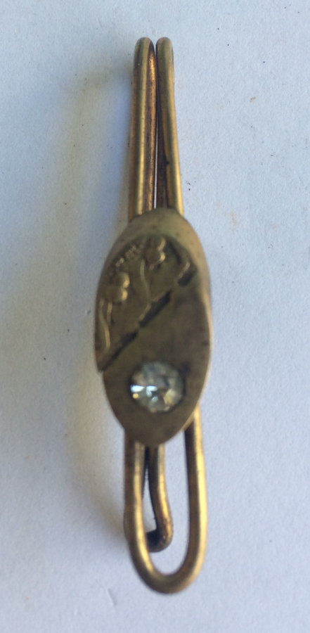 KRAVAT İĞNESİ ÜZERİ TAŞLI PİRİNÇ 