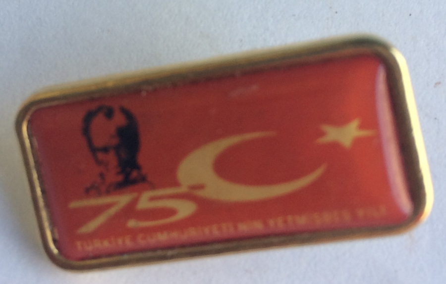 TÜRKİYE CUMHURİYETİNİN 75 YILI TEMALI YAKA İĞNESİ
