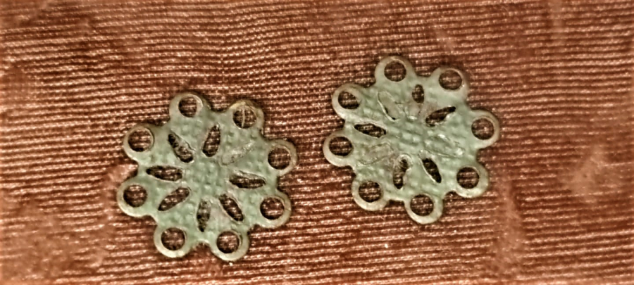 1960 ELBİSE FIRCASI AYAKKABI CEKECEK VE AYNA DAİRE GİRİSİNDE OLMAZSA OLMAZLANDANDI