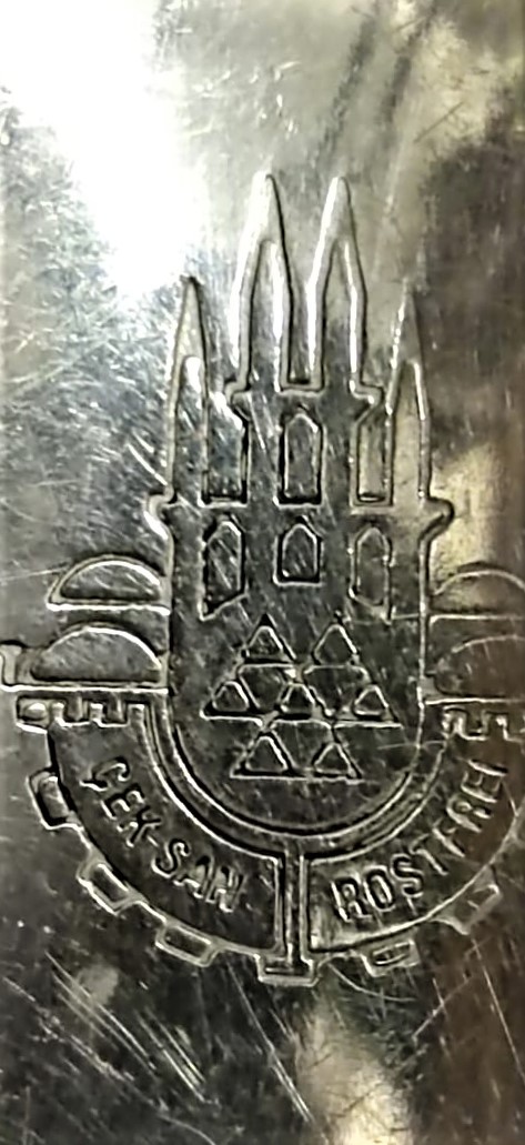 1960 ELBİSE FIRCASI AYAKKABI CEKECEK VE AYNA DAİRE GİRİSİNDE OLMAZSA OLMAZLANDANDI