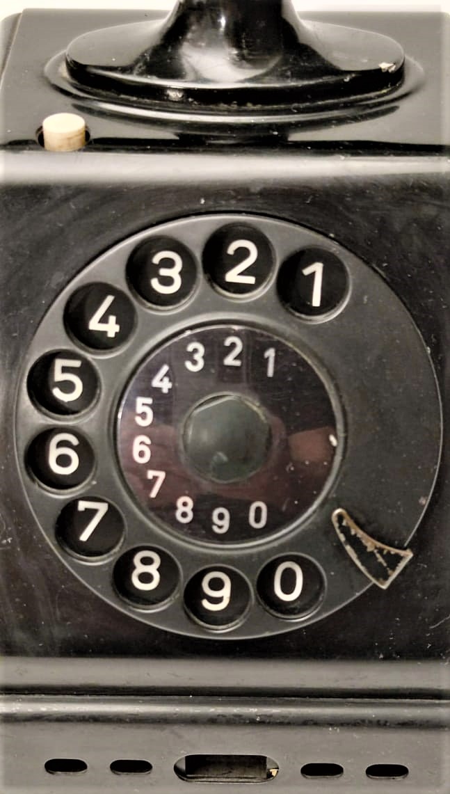 SİYAH BAKALİT İSVEC ÜRETİMİ MASA ÜZERİ MEKANİK CEVİRMELİ TELEFON SERİ NUMARALI