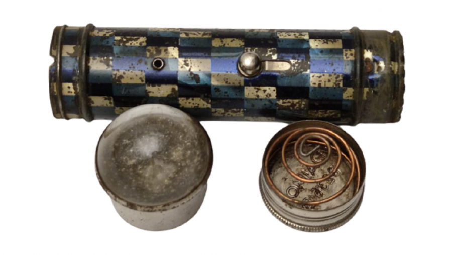 1950 DAIMON 8236 ÖNÜ KALIN MERCEKLİ RENKLİ BOYALI METAL  PİLLİ CEP FENERİ