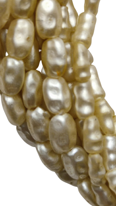 1950 KIREM VE BEYAZ KARIŞIM RENKLERDE COKLU BURGULU  KUM İNCİ KOLYE