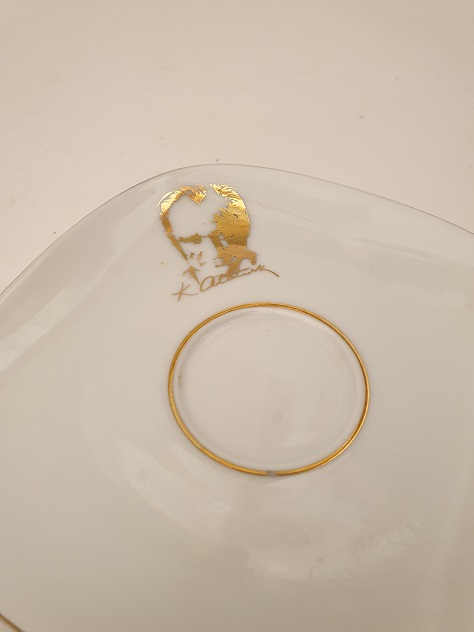 GÜRAL PORSELEN ATATÜRK İMZALI VE SİLÜETLİ ALTIN YALDIZLI CİFT FİNCAN TAKIMI