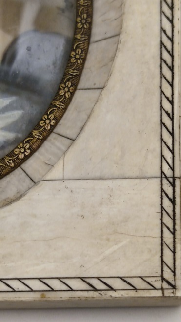 19 Y.Y AVRUPA EL YAPIM  FİLDİŞİ FOTOĞRAF ÇERÇEVESİ ÜZERİNDEKİ RESİM EL CİZİMİ MARRINS SANATCI İMZALIDIR