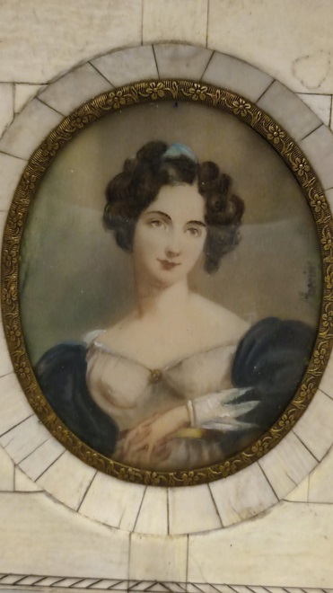 19 Y.Y AVRUPA EL YAPIM  FİLDİŞİ FOTOĞRAF ÇERÇEVESİ ÜZERİNDEKİ RESİM EL CİZİMİ MARRINS SANATCI İMZALIDIR