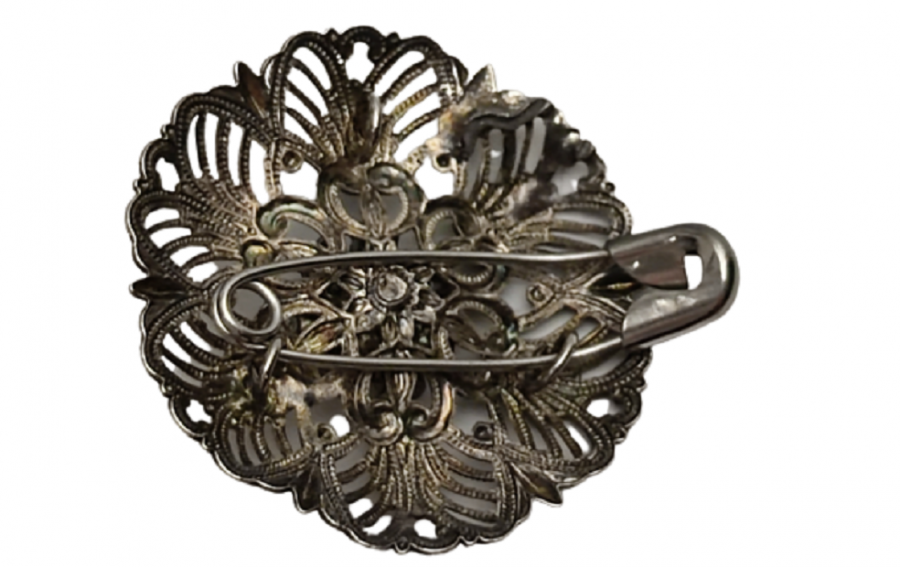 TESTERE İŞİ İĞNELİ BEYAZ TAŞLI BROŞ BİR BÜYÜK ETRAFINDA 7 TAŞ