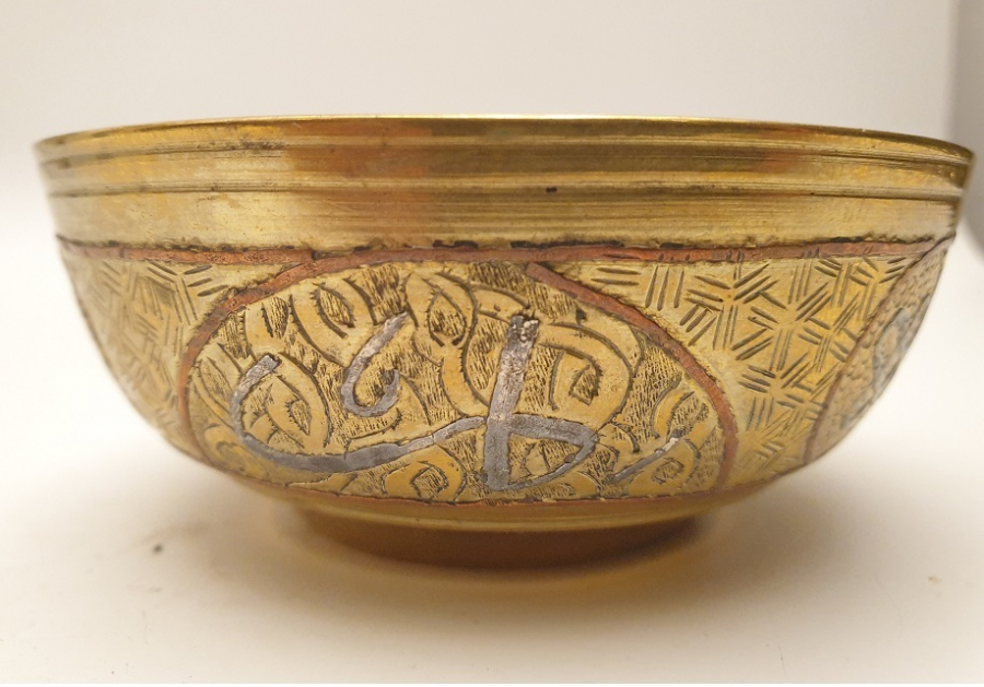 BRONZ ÜZERİ KALEM İŞİ SÜSLEMELİ TAS 