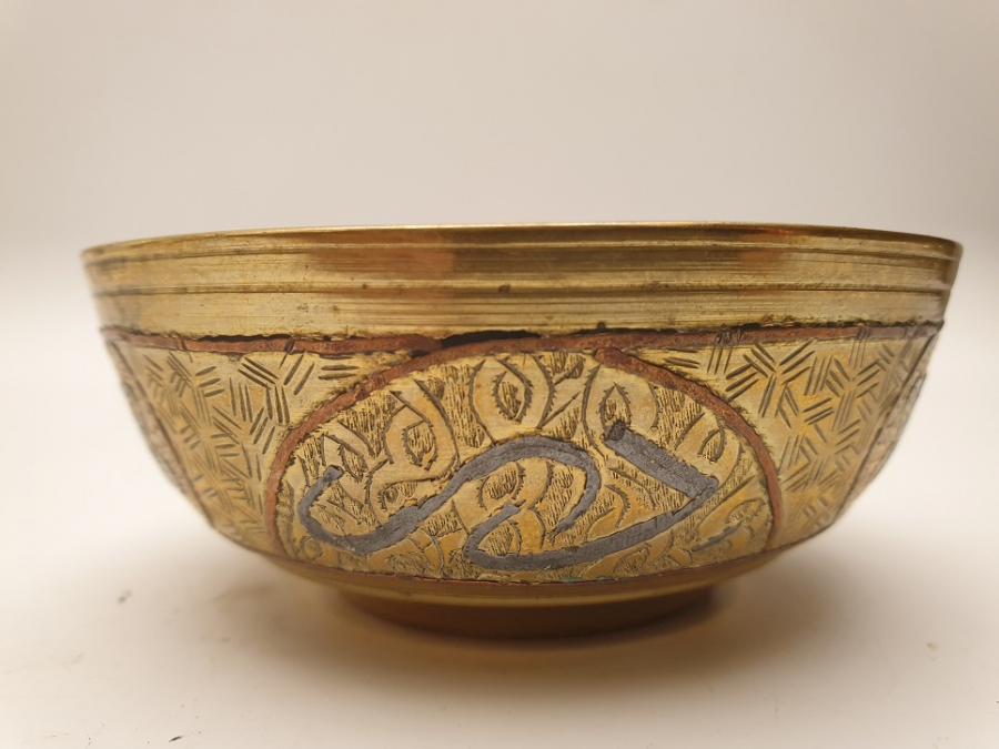 BRONZ ÜZERİ KALEM İŞİ SÜSLEMELİ TAS 