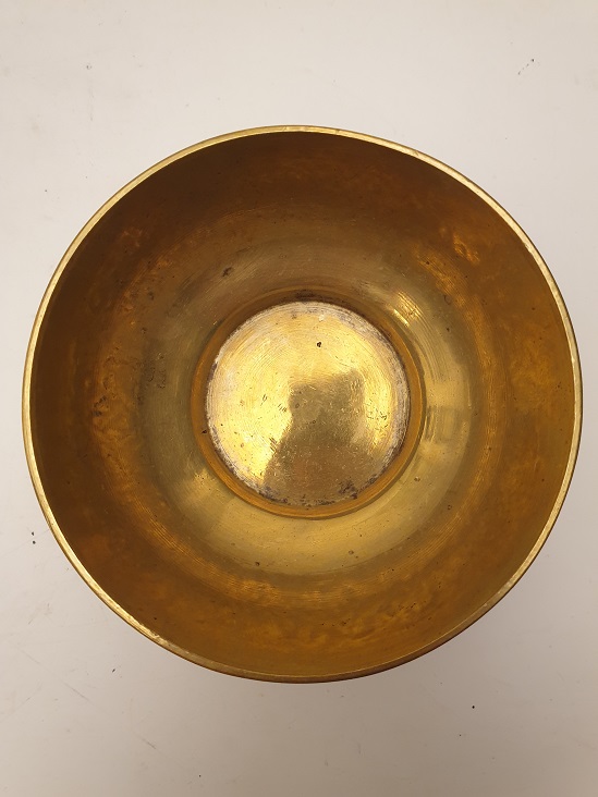 BRONZ ÜZERİ KALEM İŞİ SÜSLEMELİ TAS 