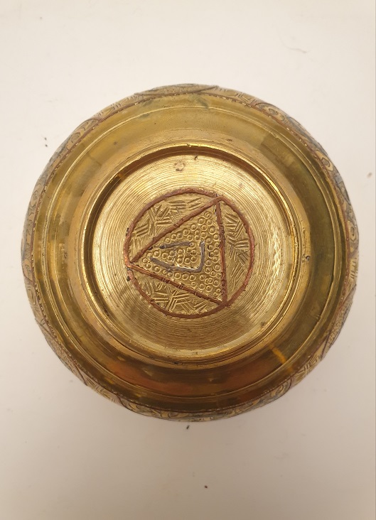 BRONZ ÜZERİ KALEM İŞİ SÜSLEMELİ TAS 