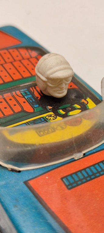 1980 YERLİ TENEKE OYUNCAK ARABA GUREL FORD YARIŞ ARABASI SÜRÜCÜLÜ ÖN CAMLI ŞEFFAF SİPERLİKLİ