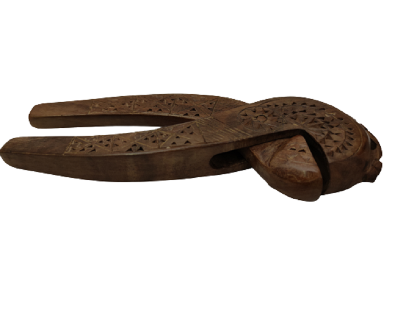 AHŞAP EL OYMA İŞCİLİKLİ EL SIKMALI CEVİZ KIRACAĞI