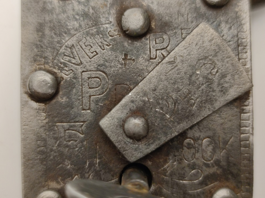 OSMANLI EL YAPIM ÜZERİ OSMANLICA YAZILI MEKANİK SİCAK DEMİRDEN MAMUL ÇALIŞIR DURUMDA ANAHTARLI ASMA KİLİT