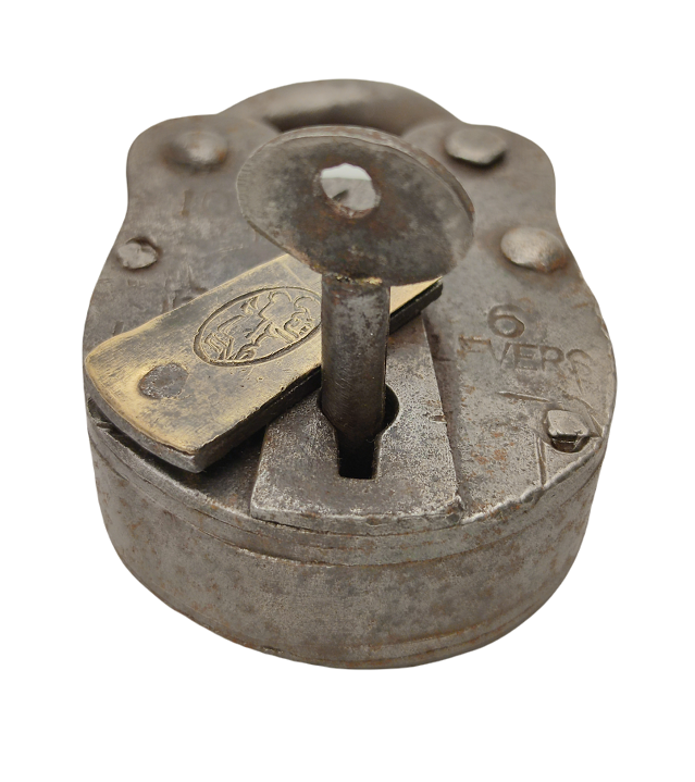 OSMANLI EL YAPIM ÜZERİ OSMANLICA YAZILI MEKANİK SİCAK DEMİRDEN MAMUL ÇALIŞIR DURUMDA ANAHTARLI  ASMA KİLİT