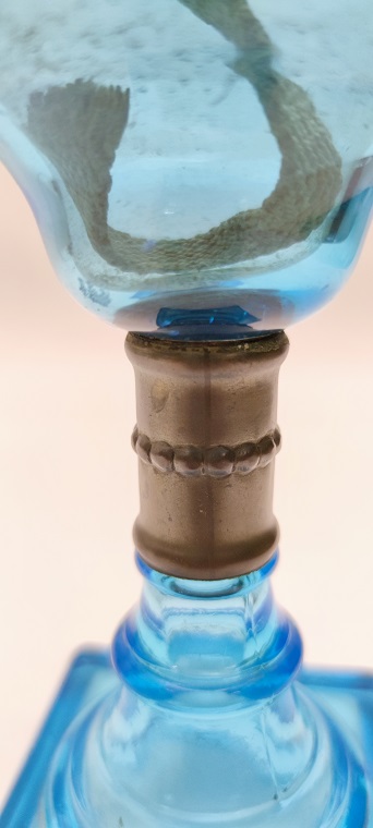 1940 MAVİ BİLLÜR CAM KOPARMA AYAKLI  GAZ HAZNELİ ÜZERİ CAMLI ALEV AYARLI GAZ LAMBASI