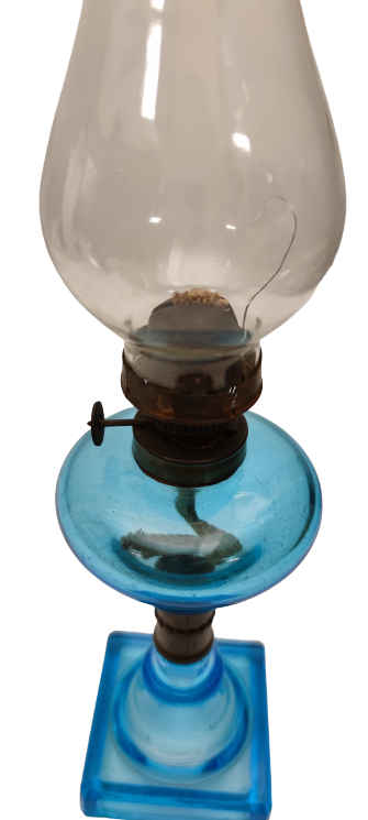 1940 MAVİ BİLLÜR CAM KOPARMA AYAKLI  GAZ HAZNELİ ÜZERİ CAMLI ALEV AYARLI GAZ LAMBASI