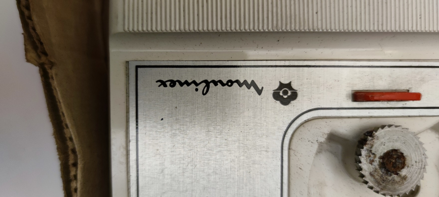 MOULINEX APRISCATOLE AFFILACOLTELLI 343 VINTAGE KUTUSUNDA METAL KONSERVE ACACAGI